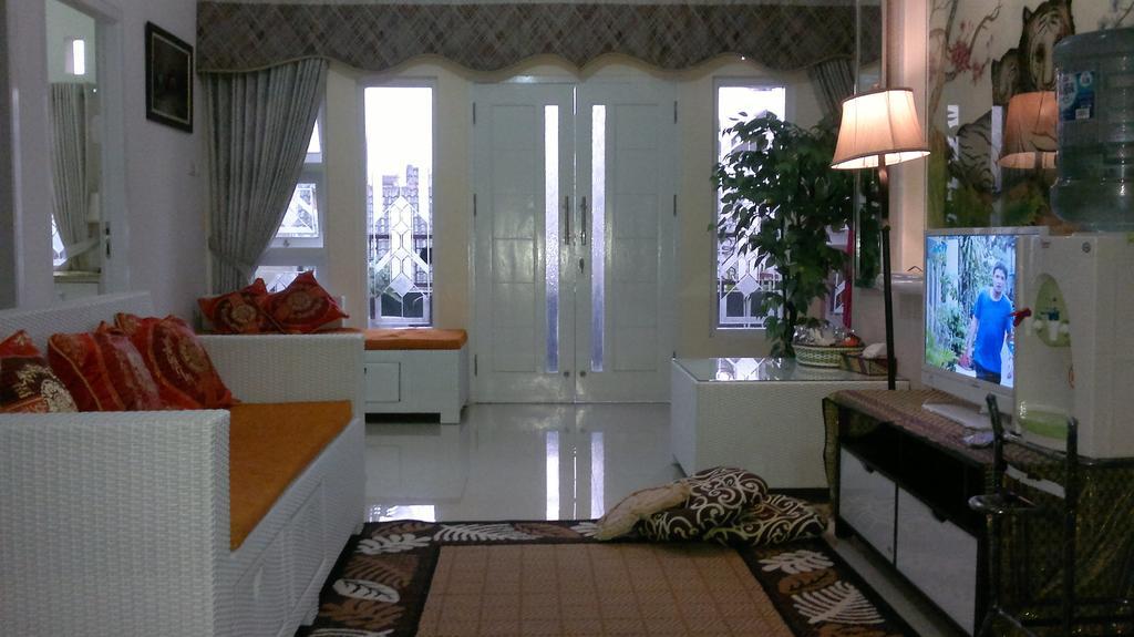 Griya Nelwan Guest House Malang Exteriör bild