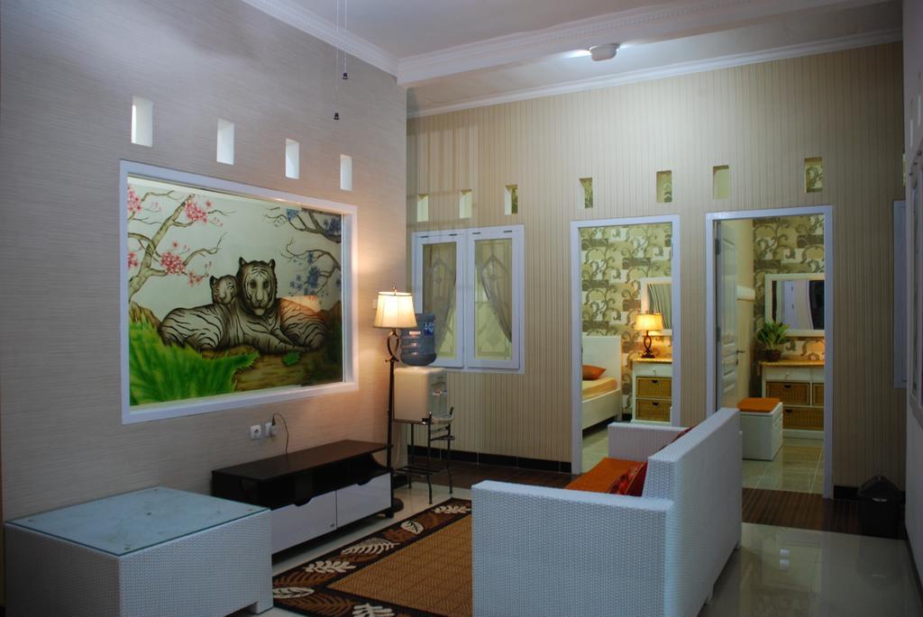 Griya Nelwan Guest House Malang Exteriör bild