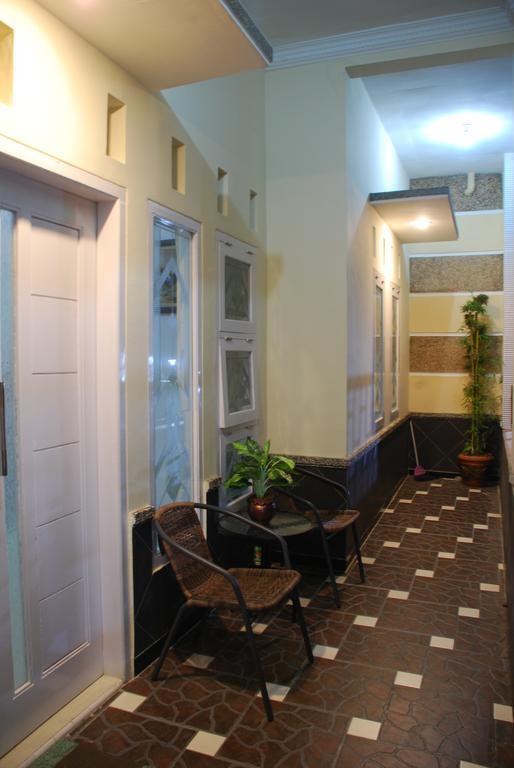 Griya Nelwan Guest House Malang Exteriör bild